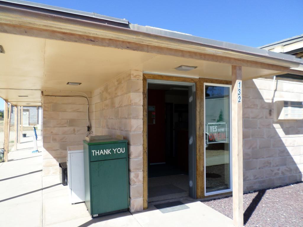 Cliff Palace Motel ブランディング エクステリア 写真