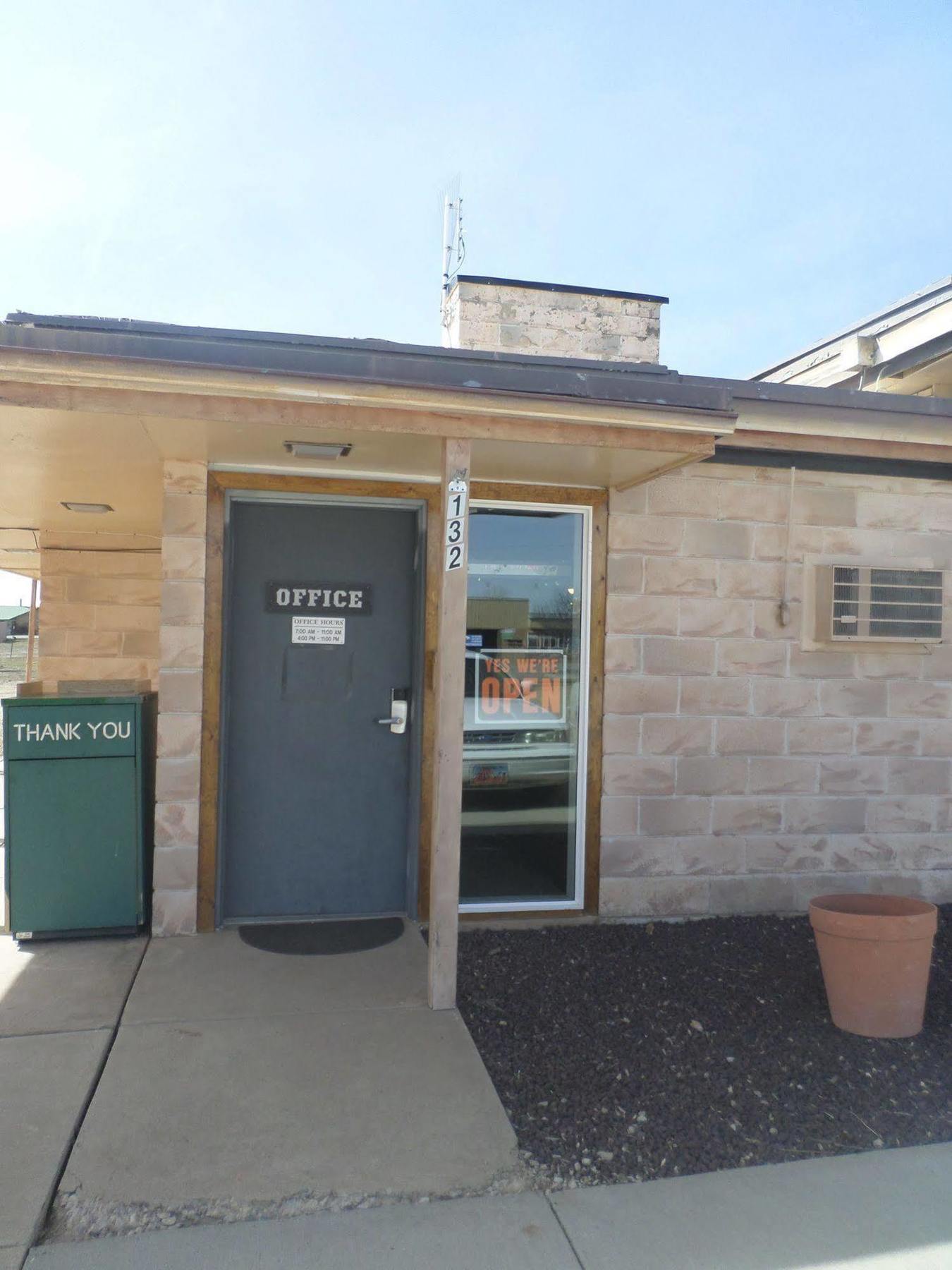 Cliff Palace Motel ブランディング エクステリア 写真